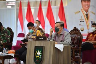 Sekdaprov Riau Hadiri Rakor Evaluasi PPKM & Penanganan Covid-19